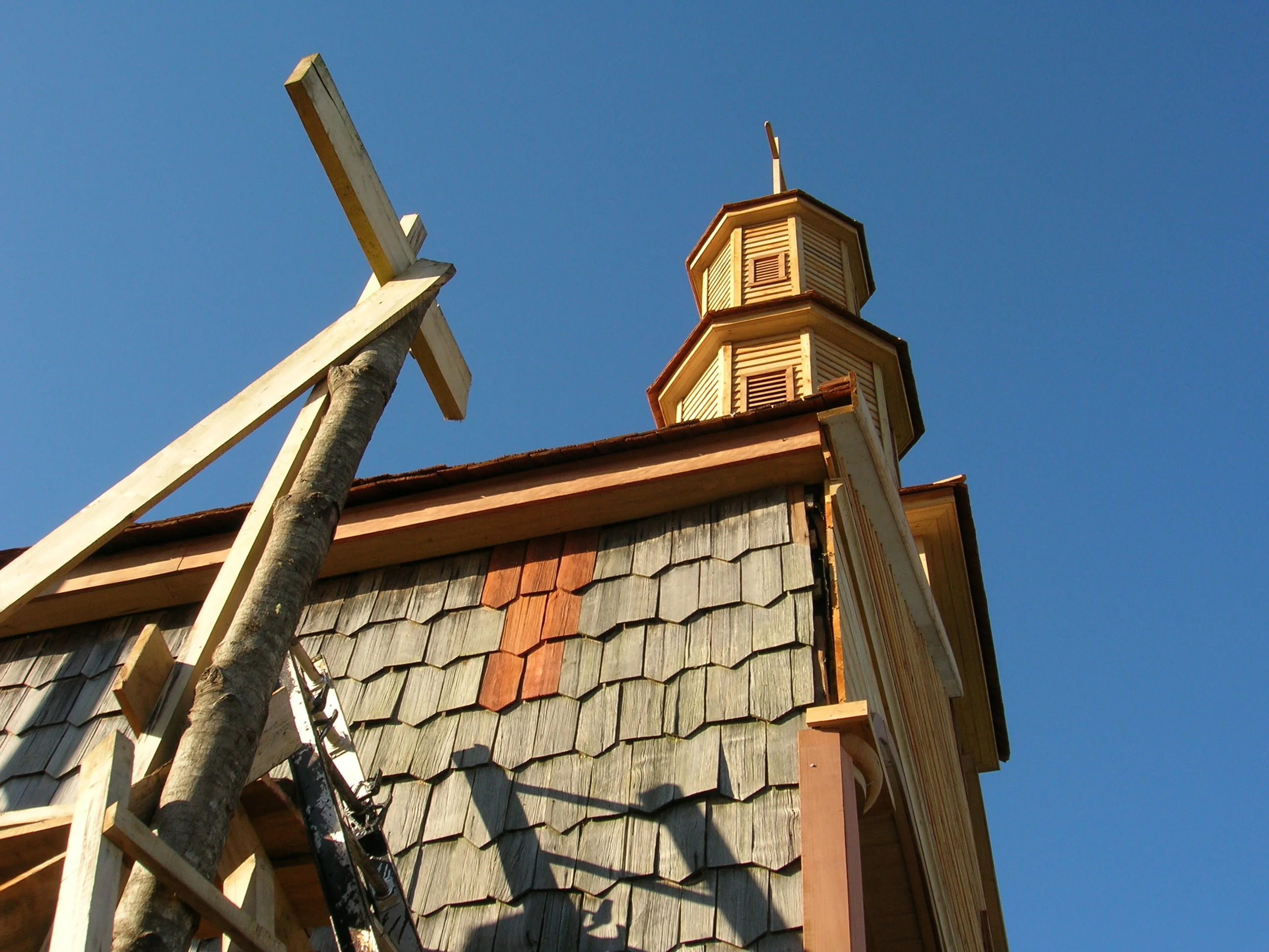 Restauración patrimonial Iglesia de Vilupulli · Constructora Patrimonial Chiloé